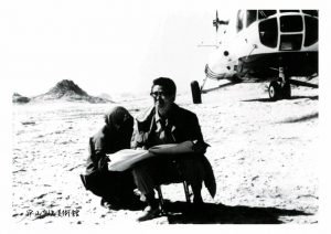 ヘリコプターで念願の楼蘭を初めて訪れた（1986年）